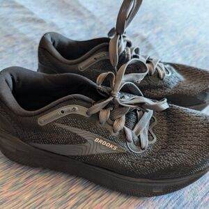 Brooks Men's Black and Gray Athletic Shoes